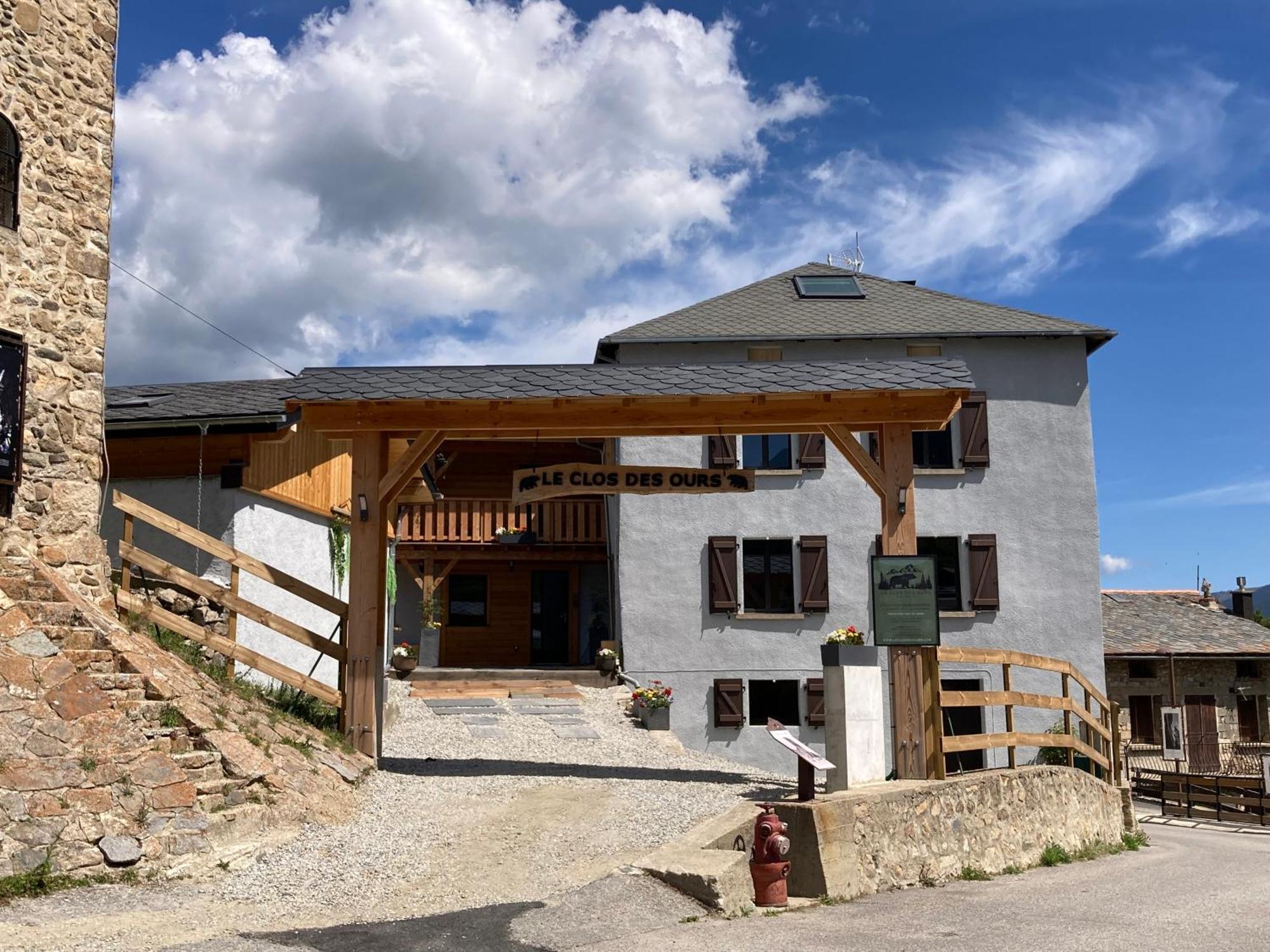 Maison Canelle Le Clos Des Ours Matemale Exterior photo