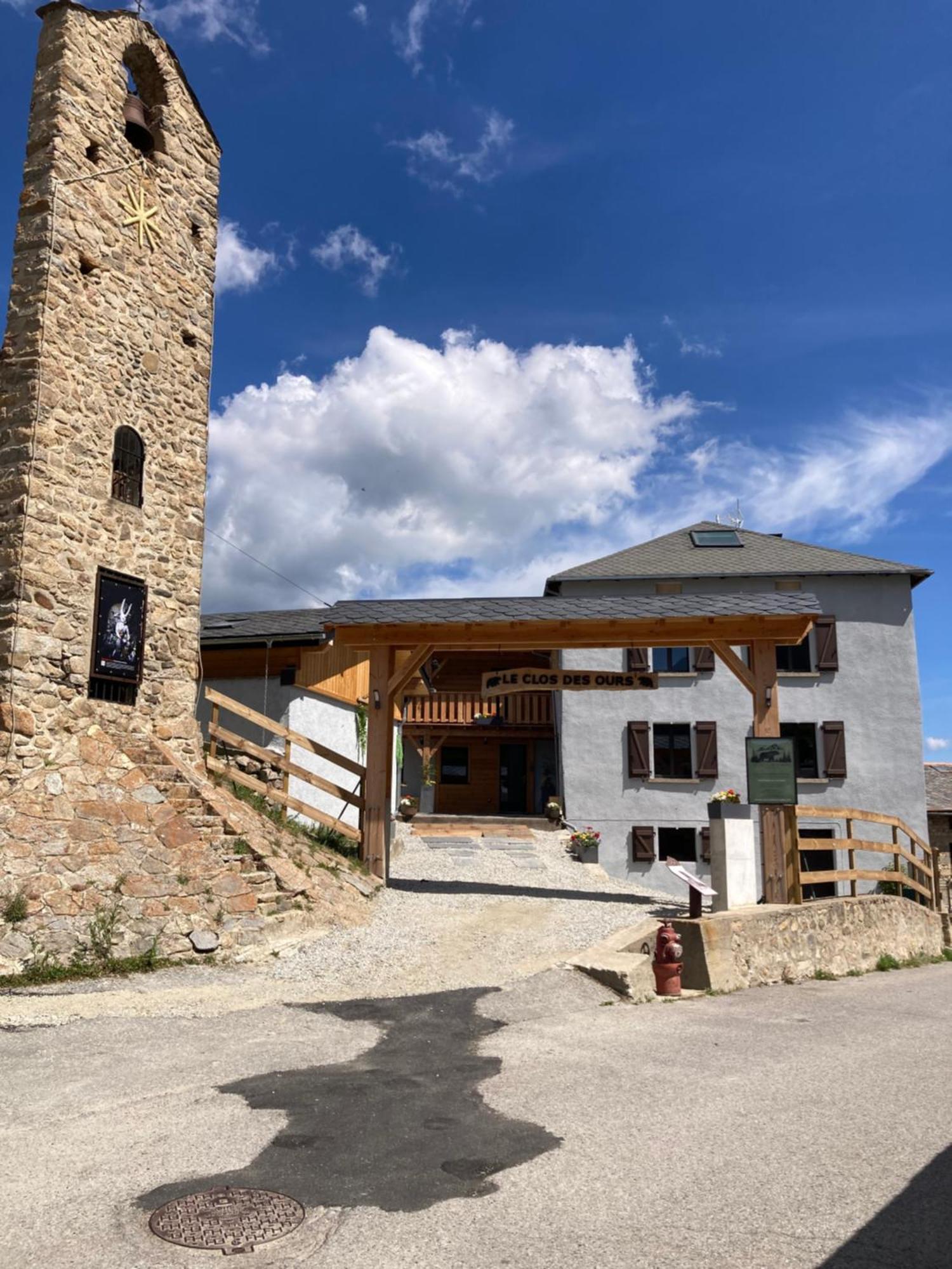 Maison Canelle Le Clos Des Ours Matemale Exterior photo