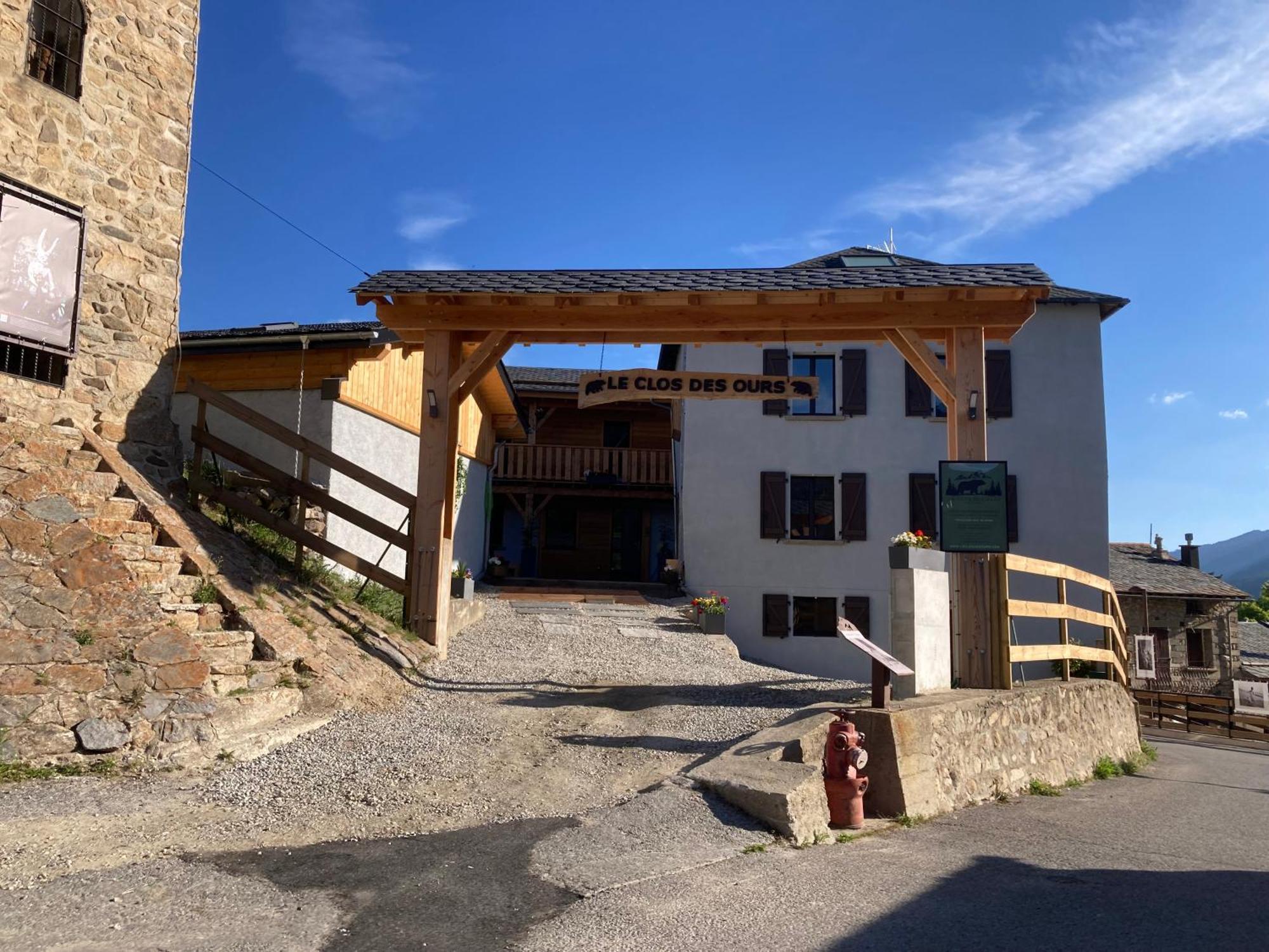 Maison Canelle Le Clos Des Ours Matemale Exterior photo