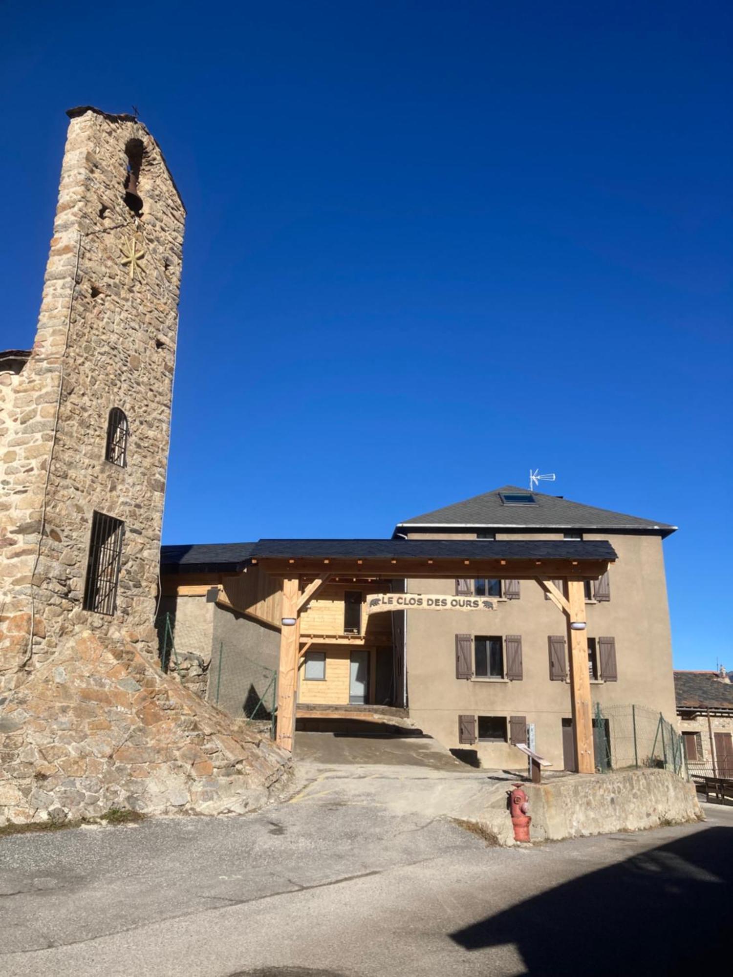 Maison Canelle Le Clos Des Ours Matemale Exterior photo