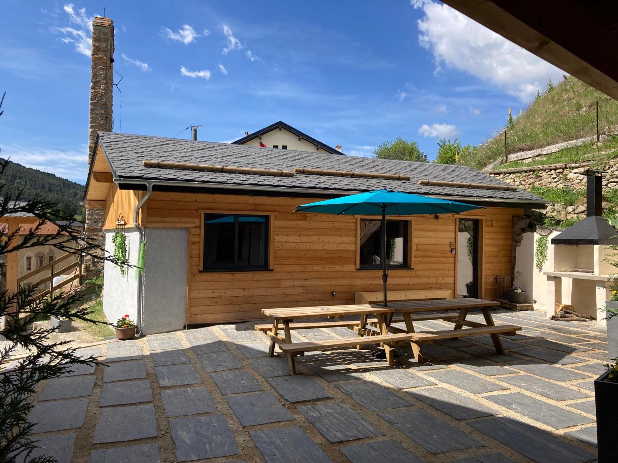 Maison Canelle Le Clos Des Ours Matemale Exterior photo
