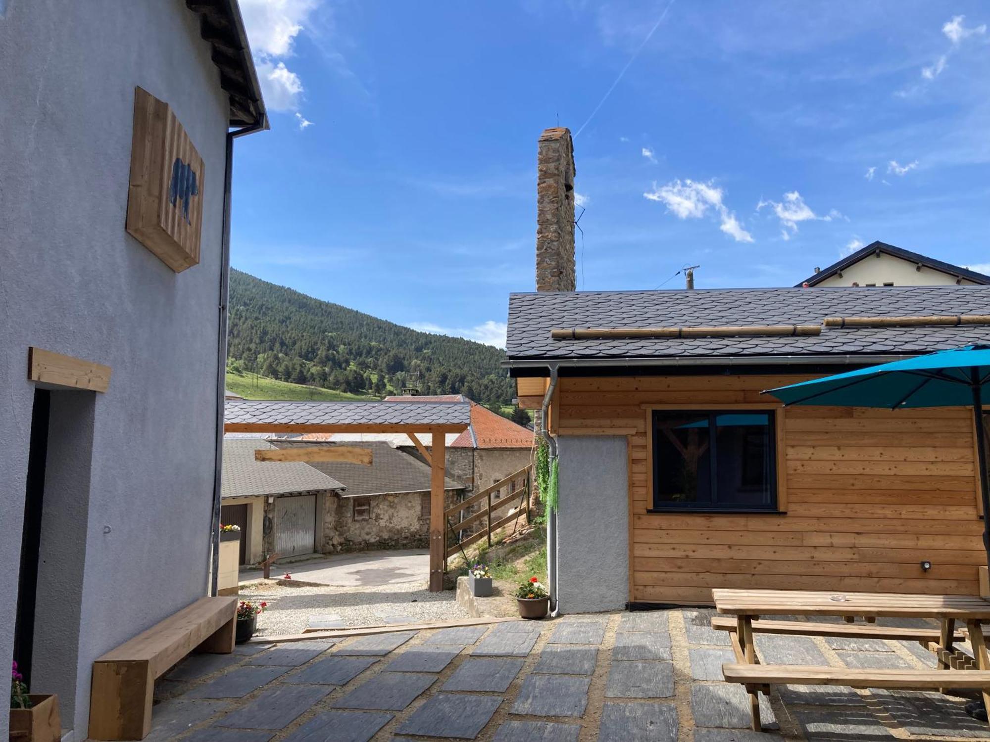 Maison Canelle Le Clos Des Ours Matemale Exterior photo